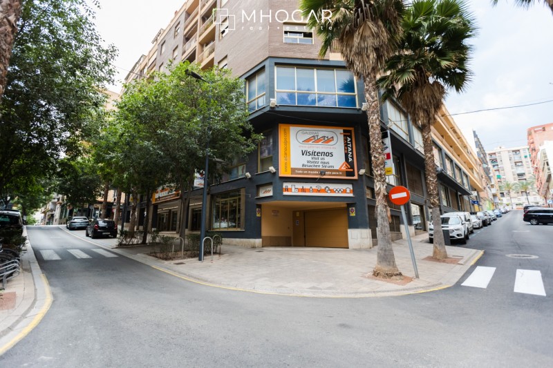 Calpe-Garaje cerrado a la venta, avenida Gabriel Miró, en el centro de Calpe!